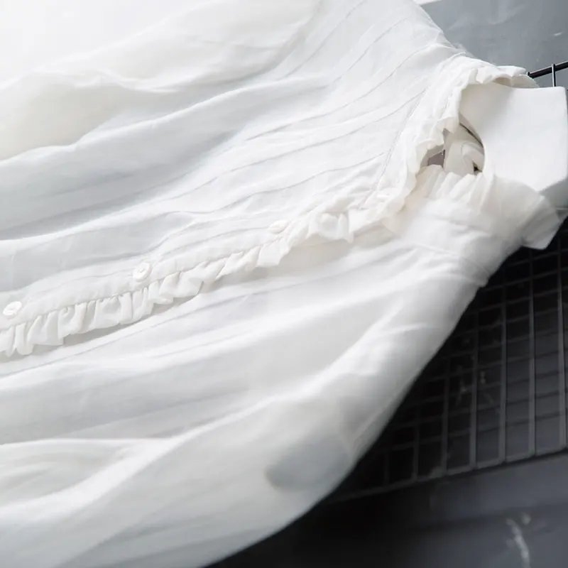 Милая и соленая французская воздушная белая простая текстурированная жаккардовая шелковая рубашка в Вертикальную Полоску с оборками