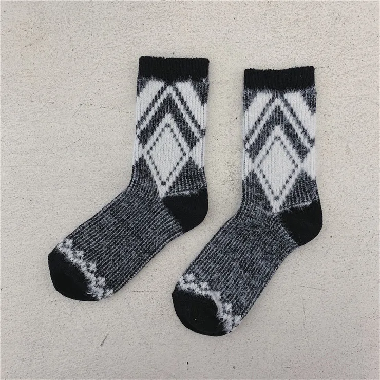 Черный Jeseca Winter Thicken Warm Wool Socks for Women Harajuku Vintage Streetwear Sock Japanese Kawaii Girls Cute Christmas Sock Gifts - Цвет: Черный