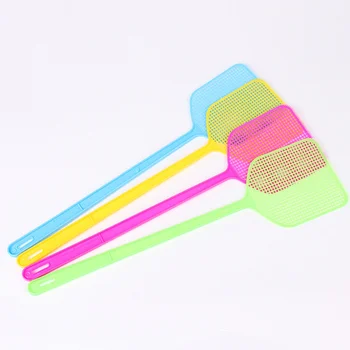

2pcs Plastic Fly Swatter Manual Swat Mosquito Pest Control with Long Handle (Random Color)