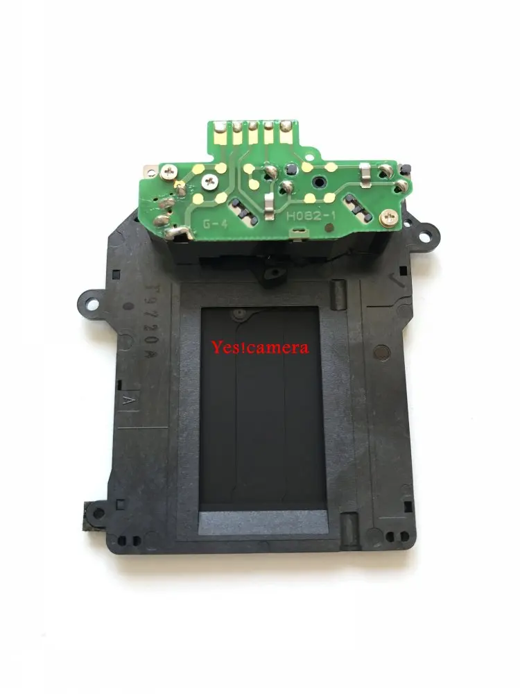 オリジナルシャッターユニット用のブレードとニコン D5000