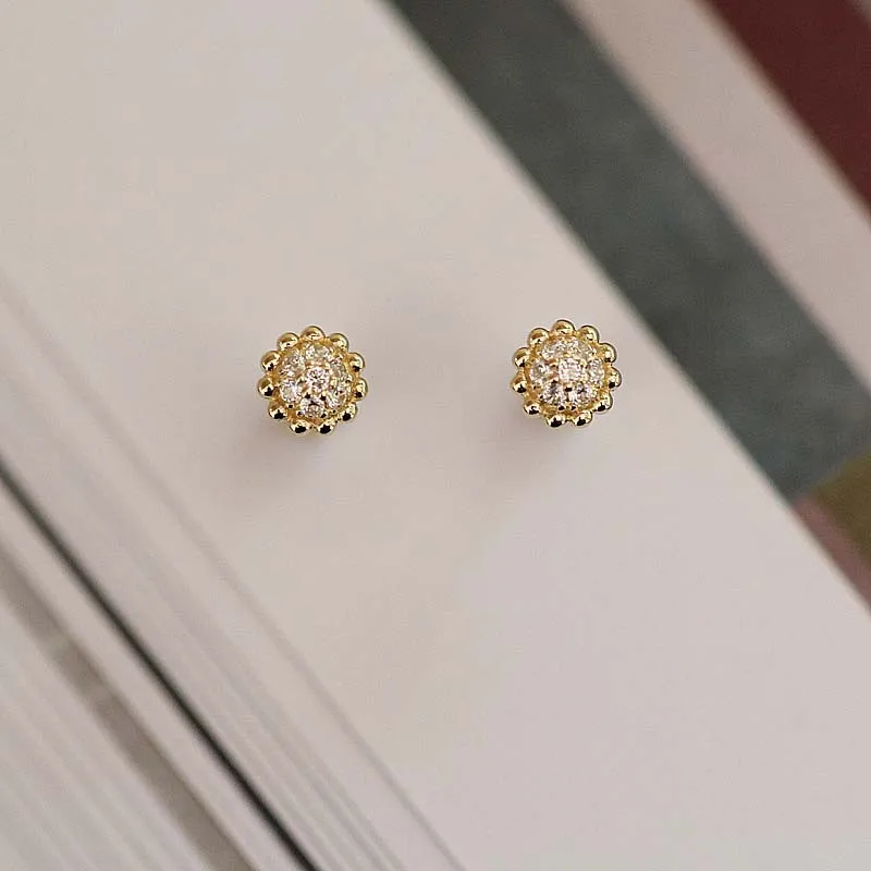 

CMajor 9K Solid Gold Earring Fashion Temperament Delicate Elegant Sunflower Shape Minimal Simple Stud Earrings Gift for Women