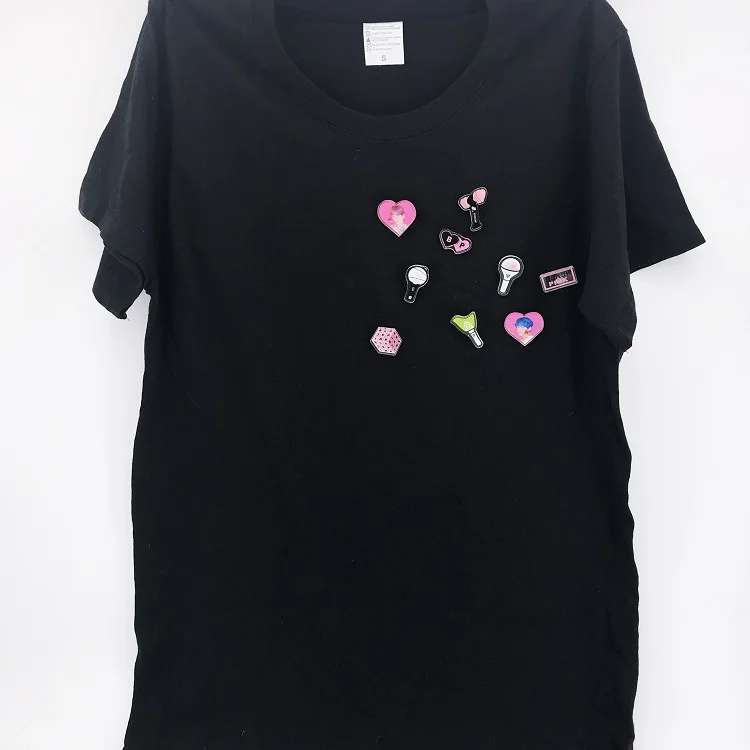 Kpop брошь, значок на булавке, модное ювелирное изделие Kpop Bangtan Boys BLACKPINK TWICE EXO GOT7 WANNA ONE SEVENTEEN LOGO, эмалированная брошь, подарок для