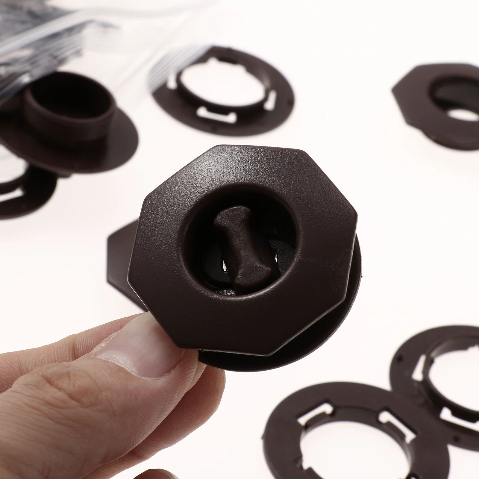 10 Sets Universal Fastener Twist Lock Clips Holder For Car Floor Mat