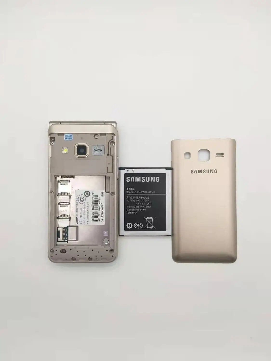 samsung Galaxy папка G1600, две sim-карты, четырехъядерный процессор, 2 Гб ОЗУ, 16 Гб ПЗУ, 8,0 МП, 3,8 дюйма, Android 6,0, смартфон с откидной крышкой, отремонтированный