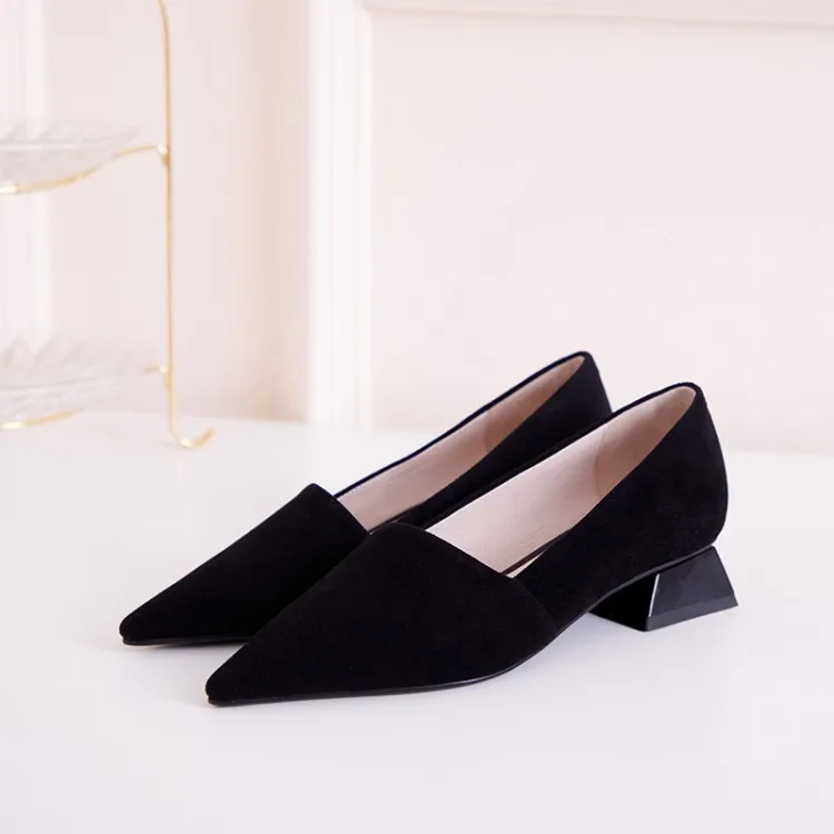 

Simple Spring New Products Comfortable Low Heel WOMEN'S Leather Shoes in Skin Size Code yi xing gen Pointed Shoes Women