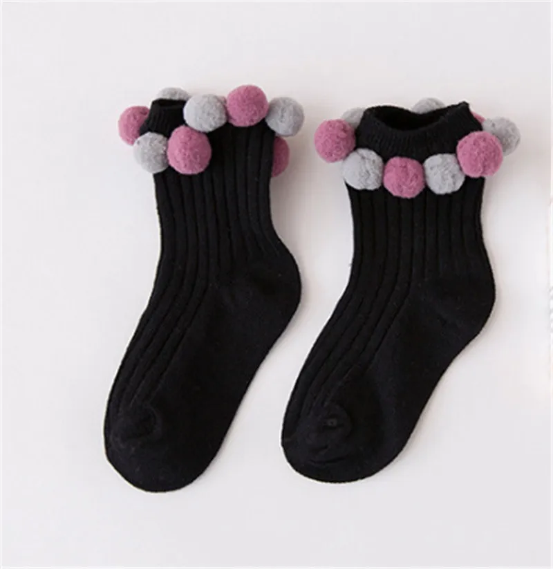 Носки принцессы для девочек; короткие носки с помпонами для малышей; детские носки-тапочки для новорожденных; Calcetines de bebe - Цвет: Черный
