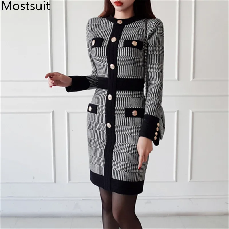 Женское трикотажное мини платье с длинными рукавами круглым вырезом и золотыми