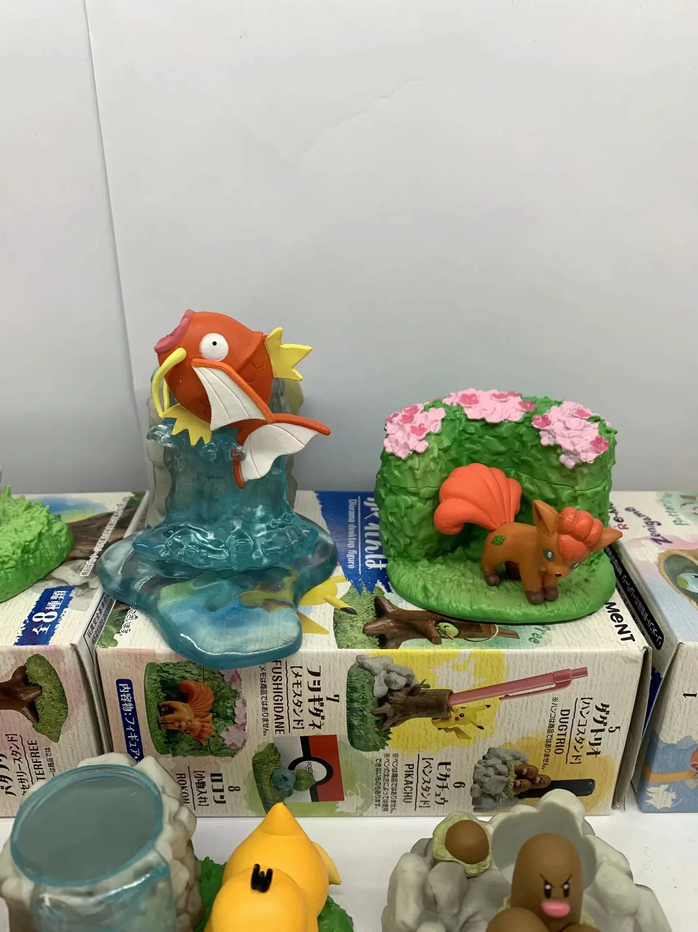 Feihong Pokemon Pet Elf 2-модель детектива Пикачу гаража