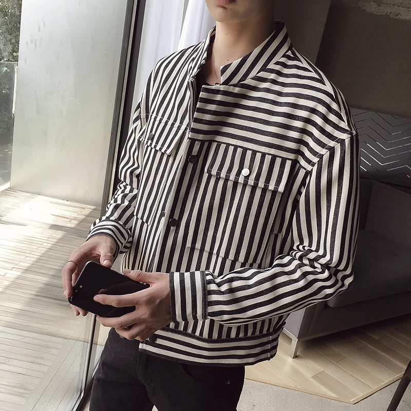 

Autumn new 2020 men's jacket loose casual trend Korean version of the personality stripe youth students handsome windbreaker
