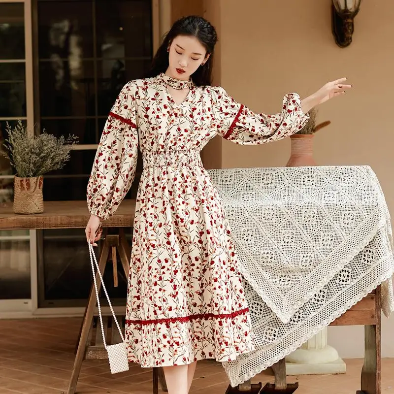 Make the cochineal chamois cloth with soft nap, autumn and winter thick dress beige corduroy girls retro floral dress