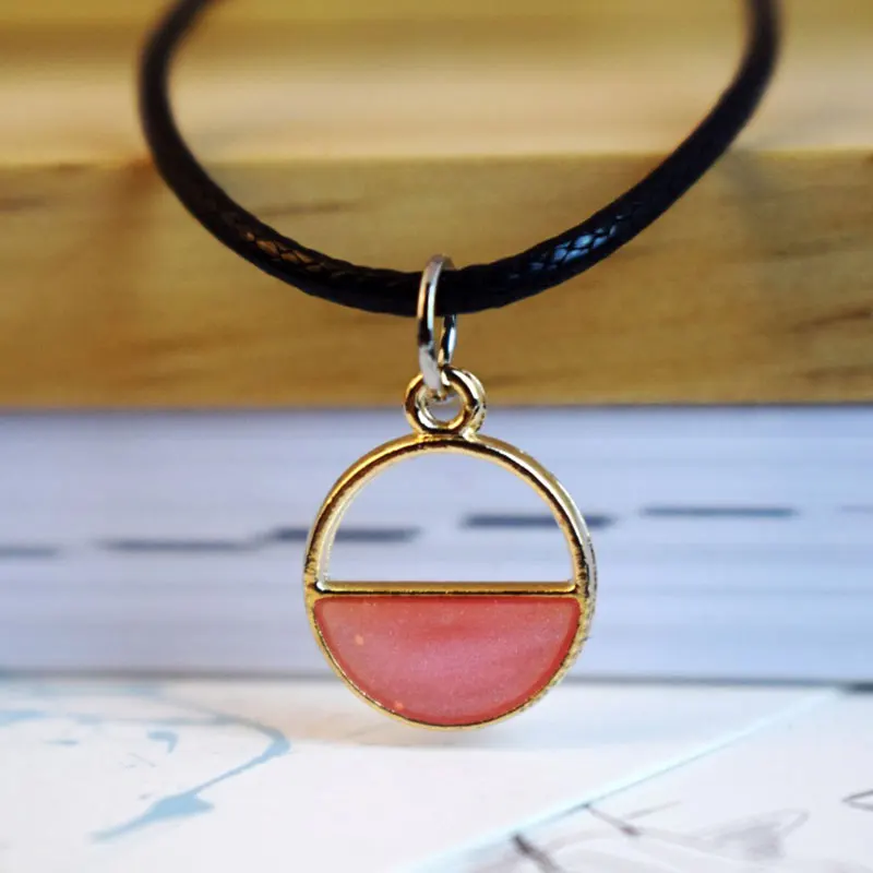 DoreenBeads Мода колье Цепочки и ожерелья для Для женщин Золотой ярко-розовый круглый ювелирные изделиям из эмали для вечерние аксессуары Подвески подарок цельнокроеное платье