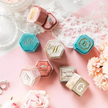 

Personalized Web Celebrity Velvet Vintage Ring Box Square Single Ring Box Custom Velvet Wedding Ring Box Custom LOGO