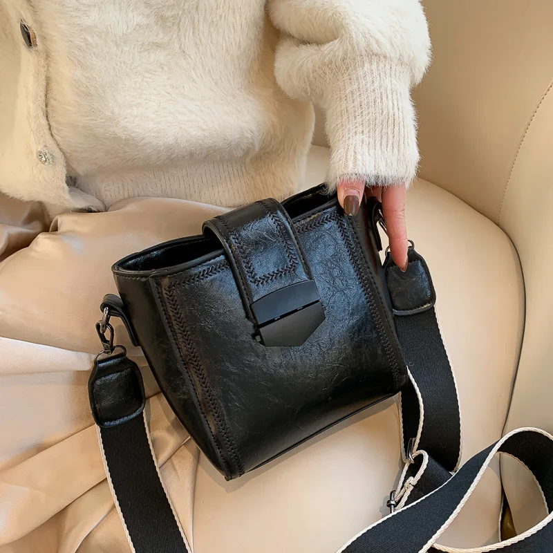 

Simple Retro Bucket Bag WOMEN'S Bag 2020 New Style Fashion Korean-style Popular Versatile Textured Broadband Crossbody Bag