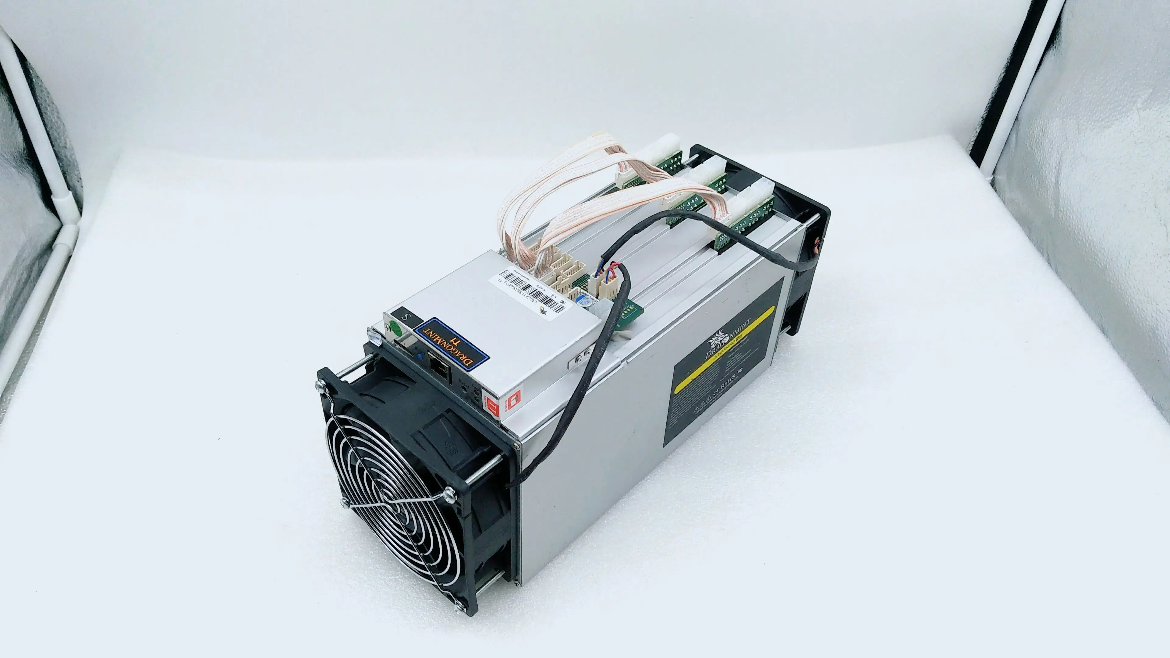 Старый 80-90% б/у BTC BCH miner INNOSILICON Dragonmint T1 15TH/s низкое энергопотребление, чем Antminer S9i, эффективный чип