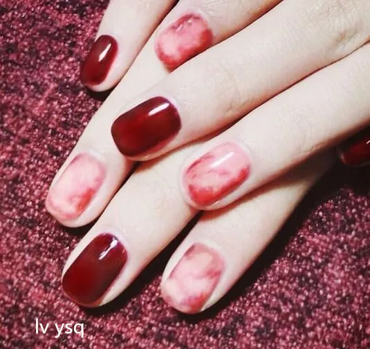 

Dark wine red shading Show hand white brief paragraph Contracted fake nails