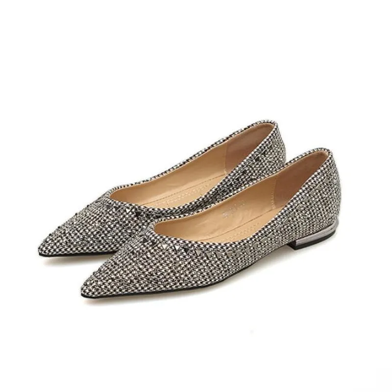 New type of hollow pointed water drill flat sole shoe woman