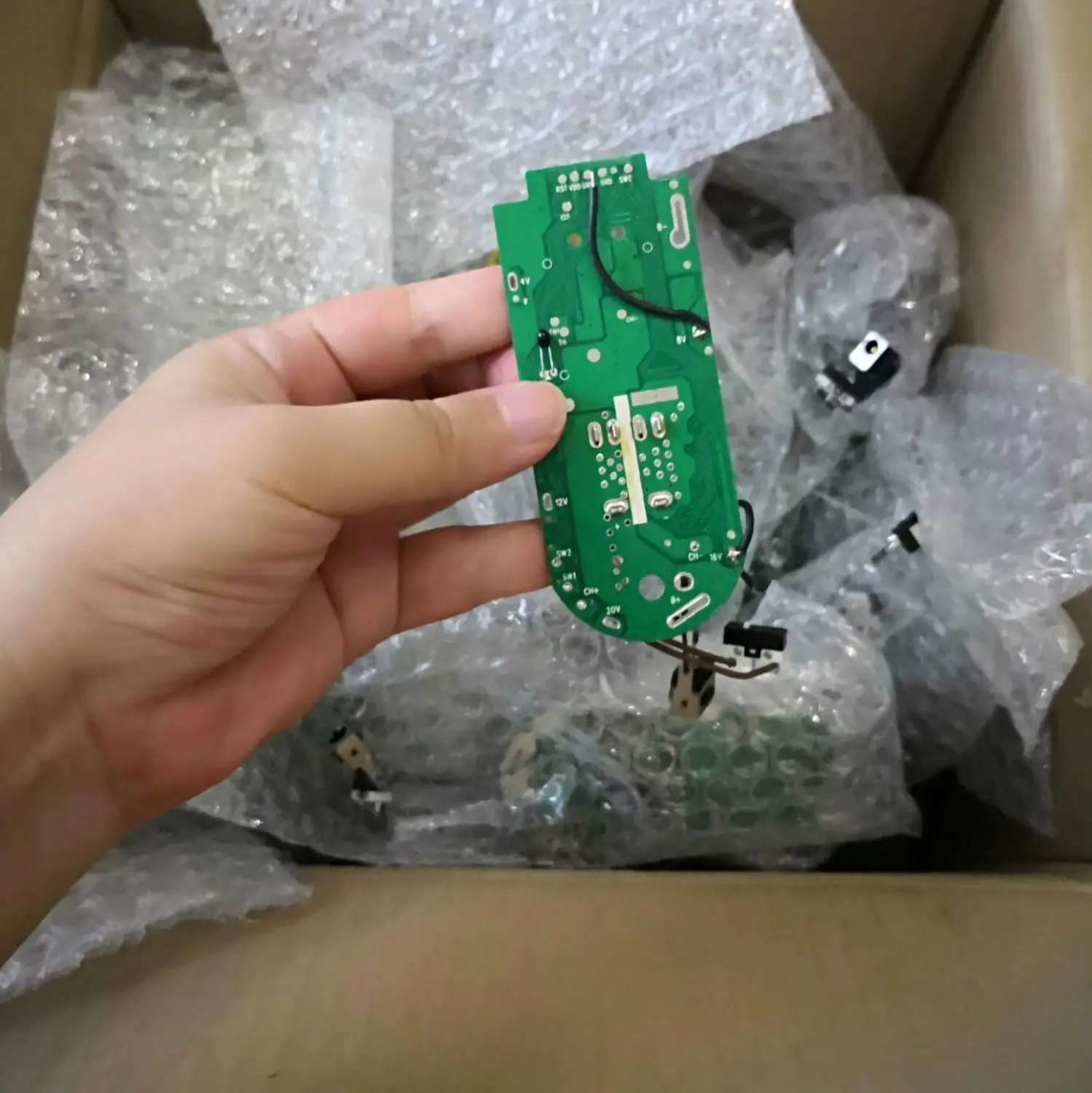 

2019 battery protection board PCB Board for Dyson V8 with charge socket and switches