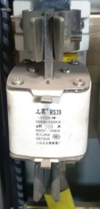 Предохранители: RS39 700A 660 V/1000 V NGTC4 aR/RS39 800A/RS39 1000A 660 V/1000 V NGTC4 aR