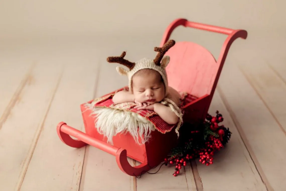 Newborn Photography Props Full-moon Baby Shoot Accessories Christmas Theme Red Mini Sleigh Car Creative Props Baby Photo Bed