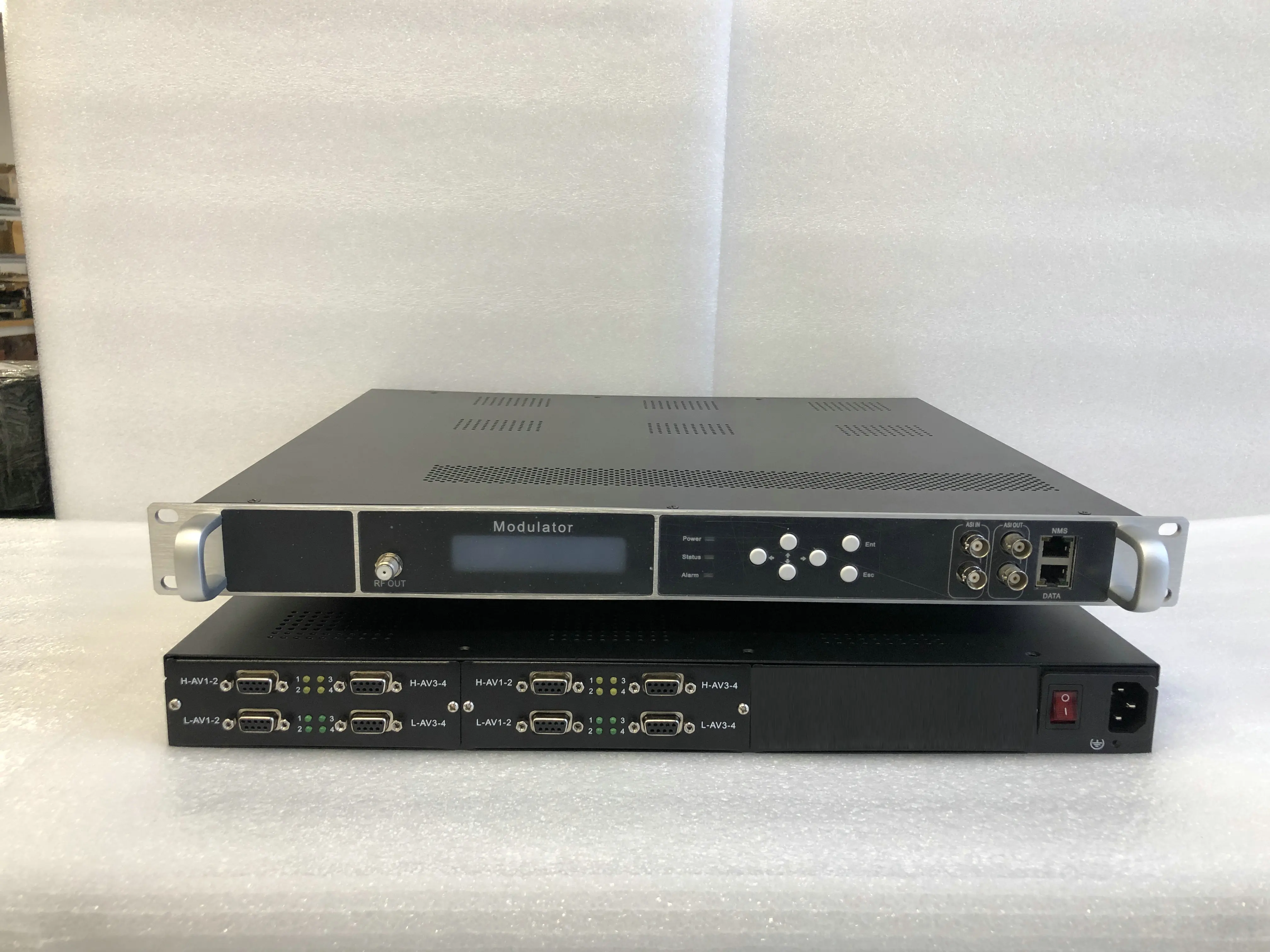 16-канальный стандартному определению кодовый модулятор видео из AV в RF DVB-T / C ISDB ATSC