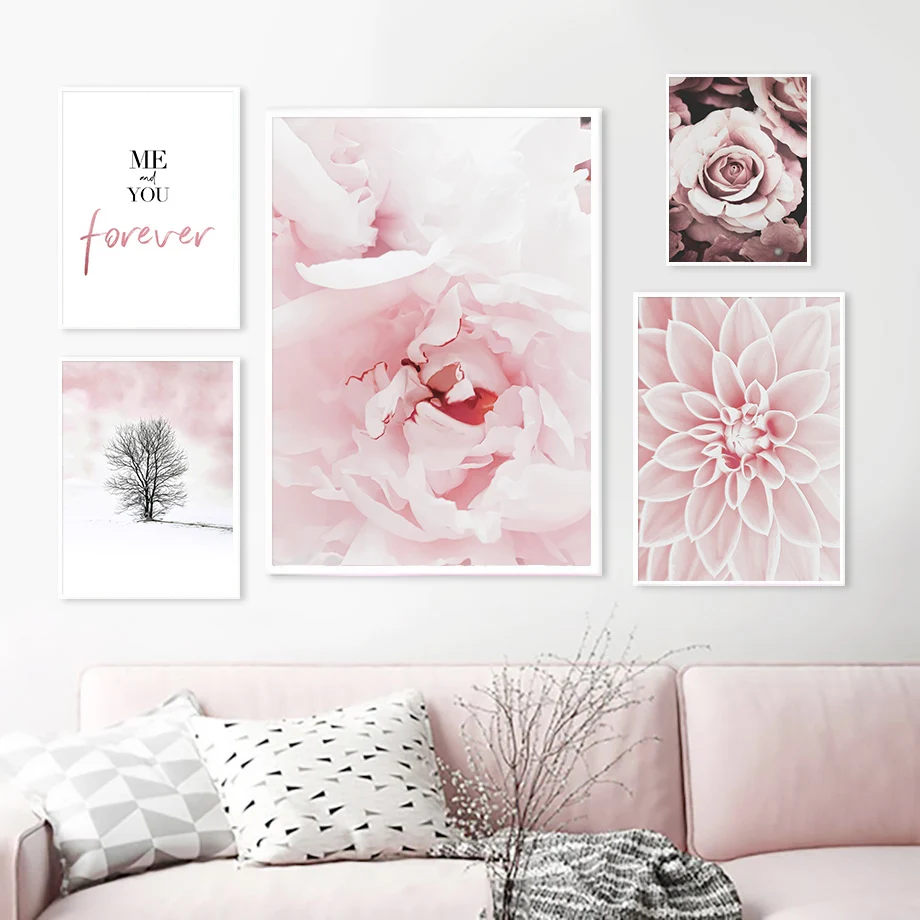 Картина на холсте с изображением девушки и танцующей Далии пиона настенный