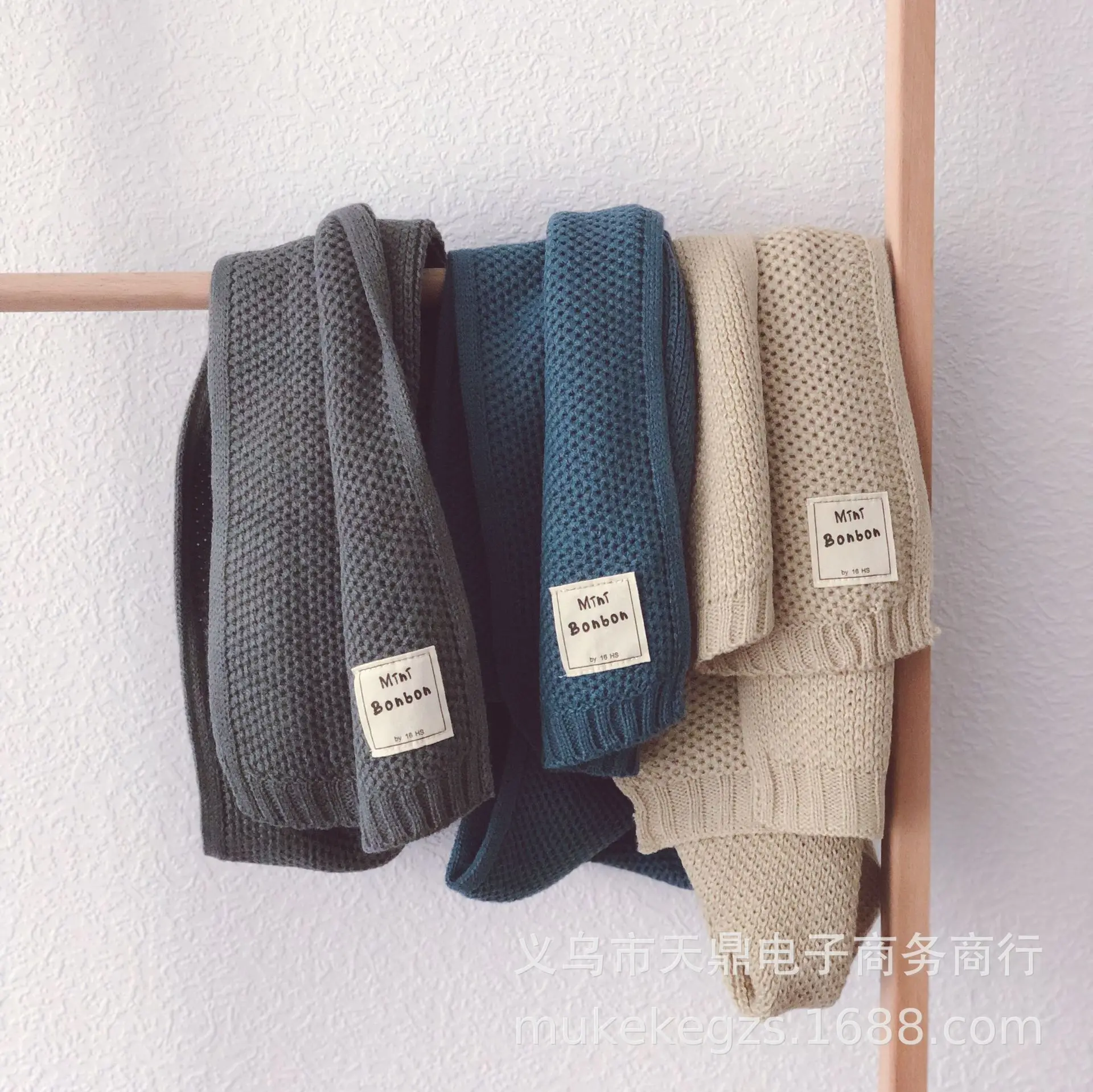 

Pure color white standard children's knitted scarf autumn and winter simple tide baby wool scarf