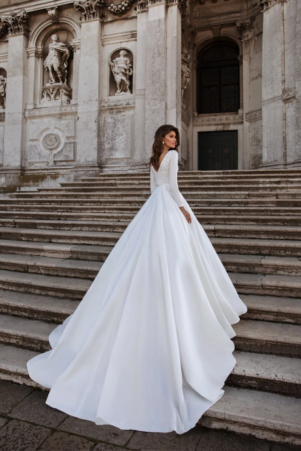 2019-Simple-Long-Sleeve-Stain-Wedding-Dress (3)