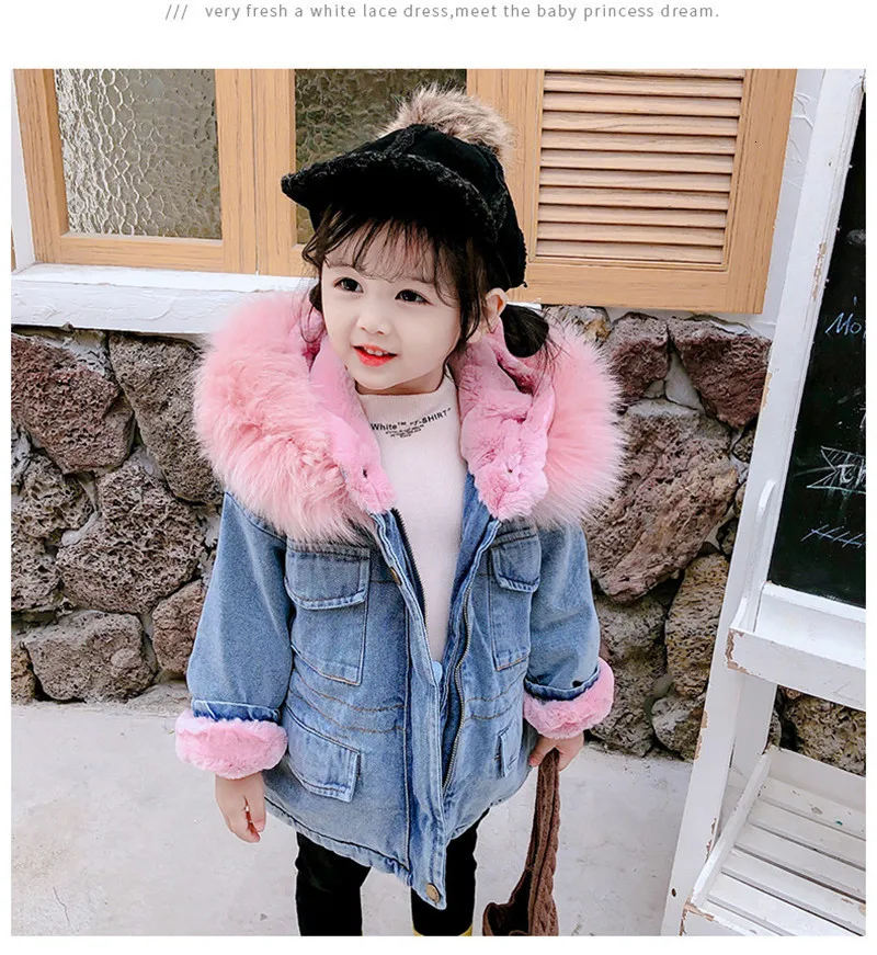 Джинсовая куртка с меховым воротником для девочек, Вельветовая верхняя одежда с капюшоном для детей, пальто куртки для малышей возрастом от 1 года до 7 лет теплая детская утепленная парка, одежда