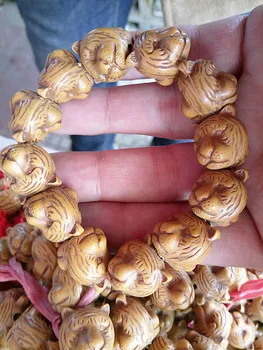 

la exquisita pulsera de tallado de madera artesanías. Escultura de cabeza de leopardo. Cai Ping