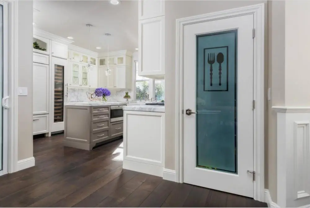 Лидер продаж кухонные шкафы из массива дерева традиционная деревянная дверь