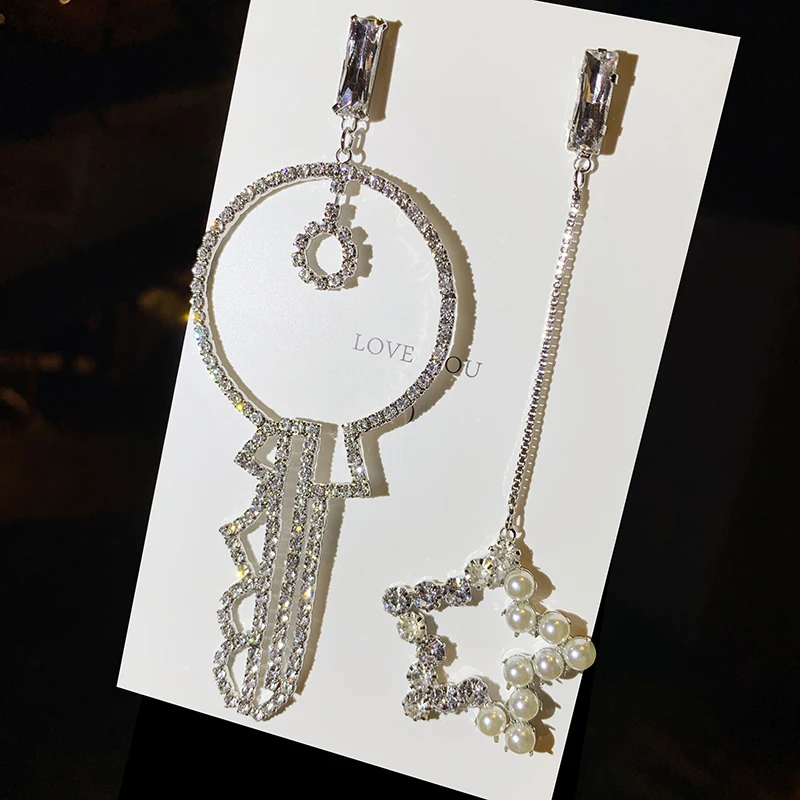 

Xinwei wholesale Asymmetric earrings key long earrings female temperament personality simple wild earrings
