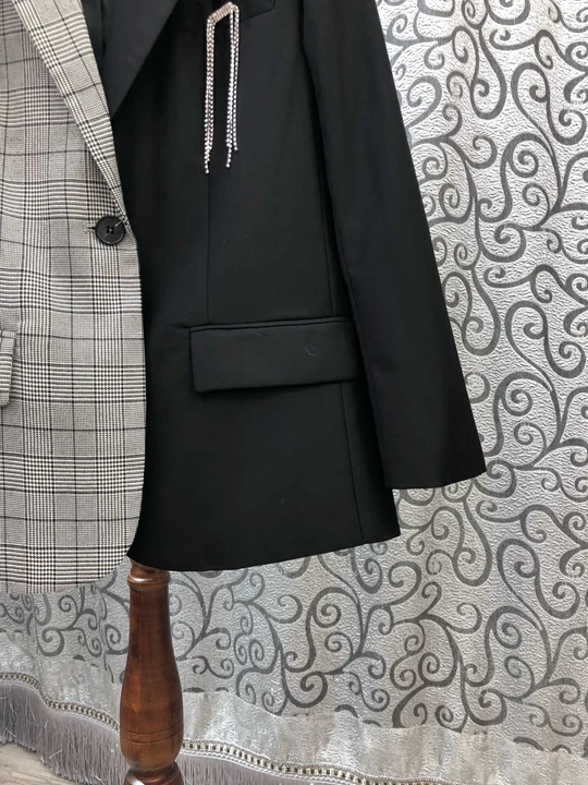 Early autumn new women's suit collar symmetrical color stitching chest Brooch suit short jacket 810