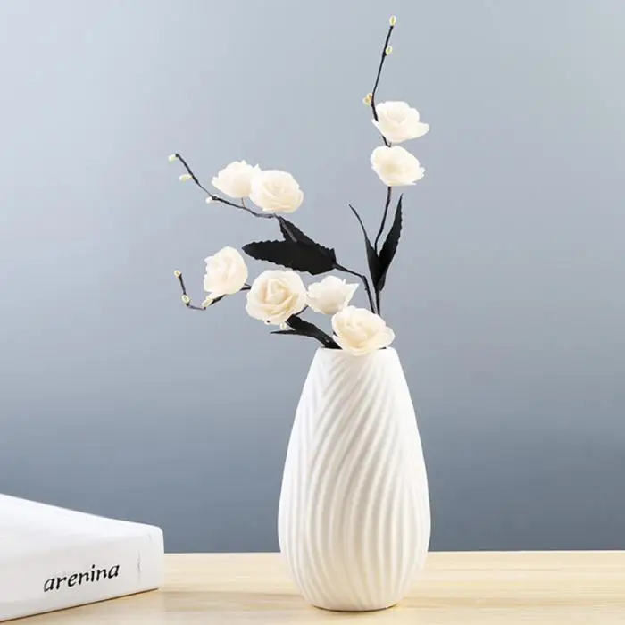 Classic White Ceramic Vase Modern Art and Crafts Flower Arrangement Porcelain Flower Vase Creative Gift Home Office Decoration