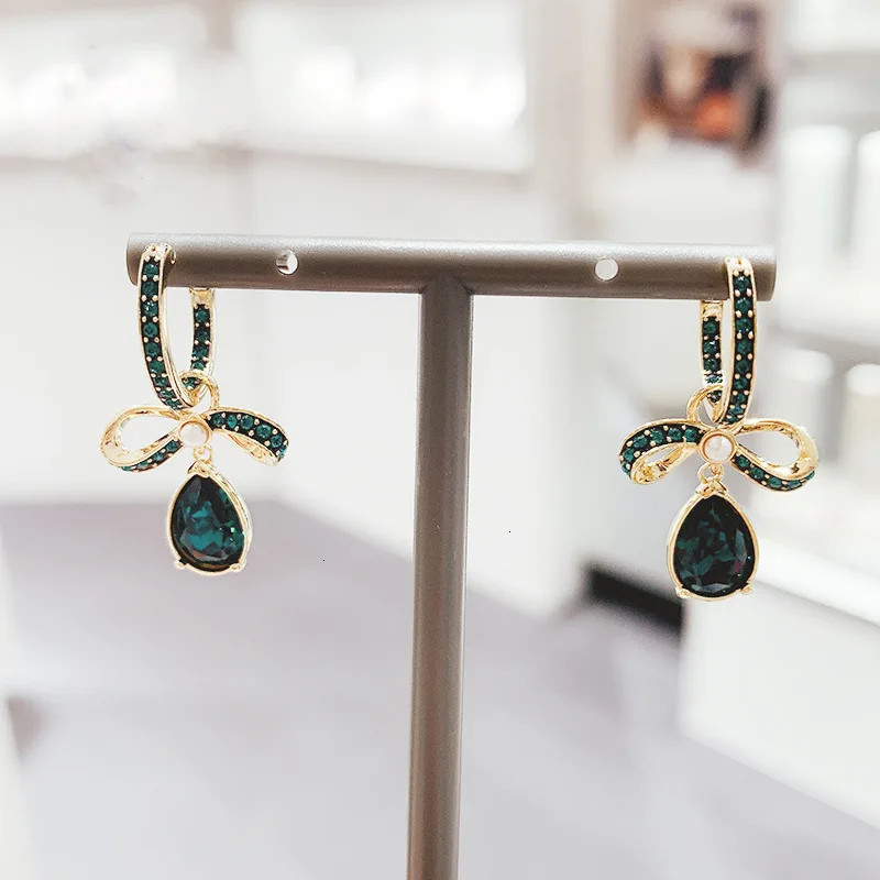 

Quality swa. {new style} green bow-knot drop of water pierced earrings