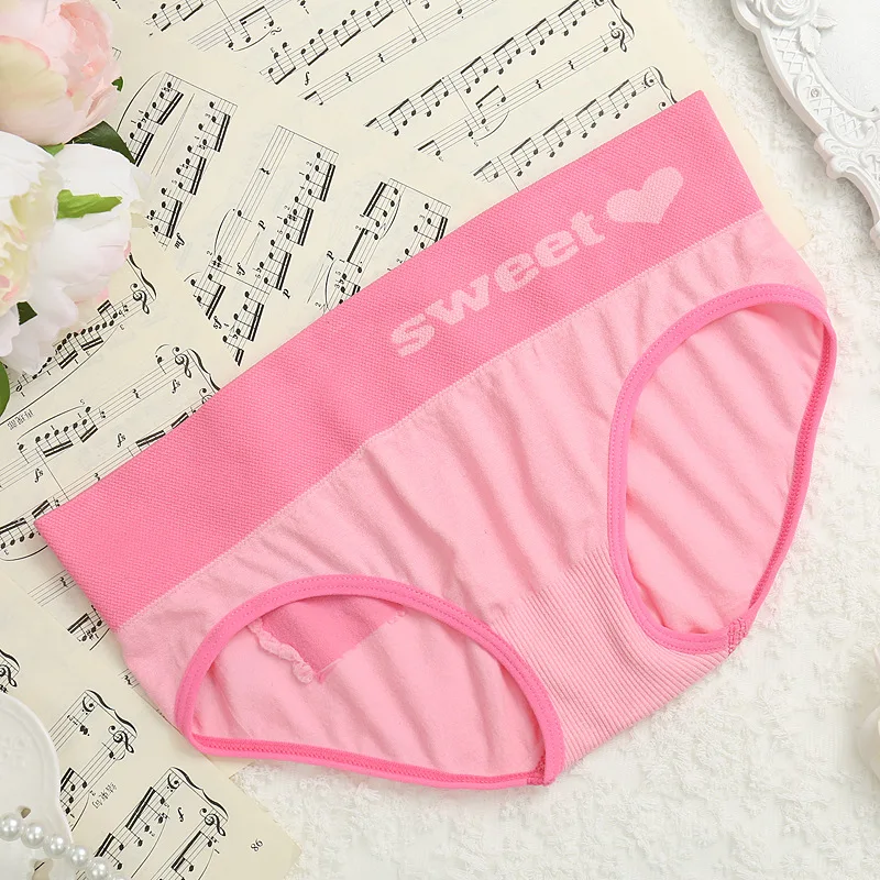 

Lycra Heart-shaped Color Seamless Panties Triangle Lo