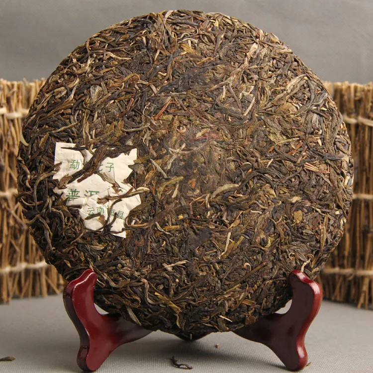 Menghai Pu'er Gong Bing Royal Pu'er Sheng Pu-erh 357 г