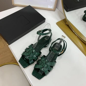 

2020 Women Sandals flat shoes High-end Customized Top Quality Sexy Women Shoes High-quality luxury brand size 35-40