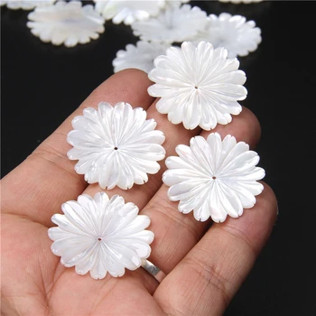 

Natural White Butterfly Shell Mother of Pearl Pendant Carved Chrysanthemum Shape Shell Flower Beads for Jewelry Making DIY Hole
