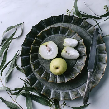 

Handcrafted Metal Tray Retro Floral Rim Round Iron Tray Rustic Retro Tray For Home Church Wedding