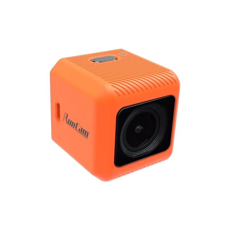 Caméra d'action RunCam 5 4K fixée sur un drone FPV en vol, capturant des images stabilisées en 2.7K@60FPS.