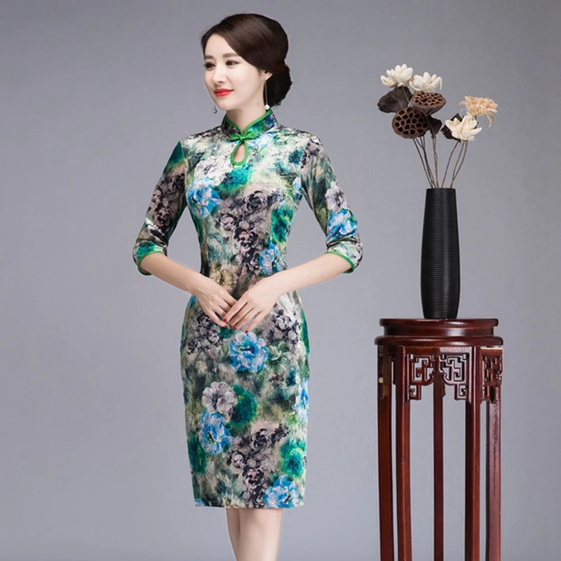 Chinese traditional style Plus size XL Red printing banquet cheongsam new seven-point sleeve long carved velvet short cheongsam