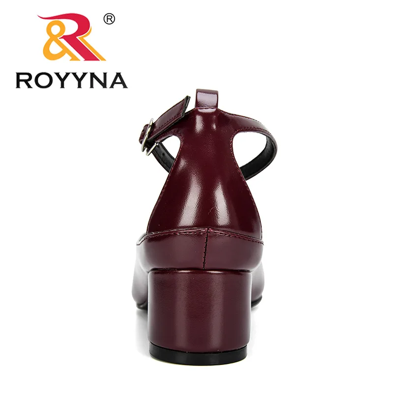 ROYYNA/Новинка года; дизайнерские милые женские туфли-лодочки на Высоком толстом каблуке с ремешком на щиколотке; классические модельные милые туфли с круглым носком; женская обувь