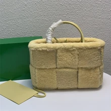 

Fashion Women's Tote Bag Lambswool Woven Handbag Luxury Designer Shoulder Bags Female New 2022 Winter Furry Top-Handle Bag