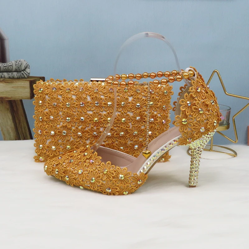 

Golden Lace Flower Wedding Shoes And Bags Set Pointed Toe Ankle Strap Party shoe with matching purse Lace-up color Thin 9cm Pump