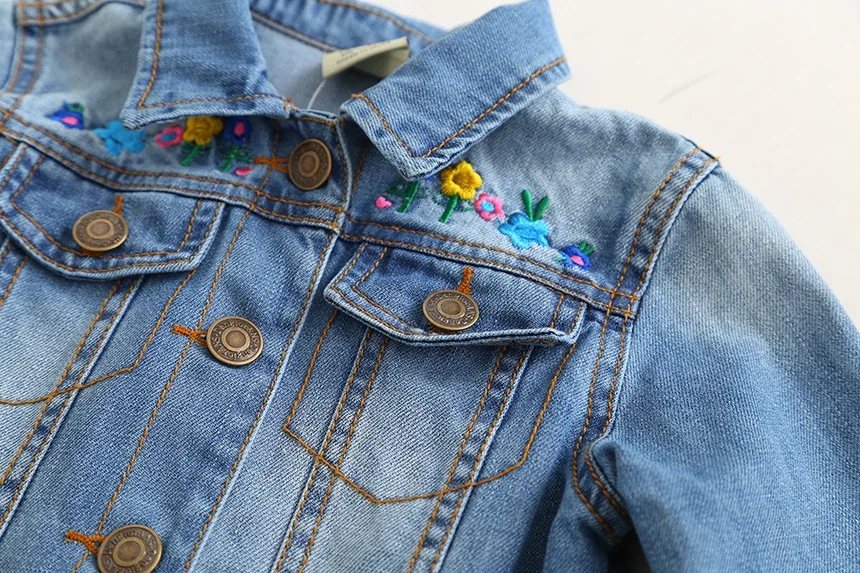 R& Z/Детская куртка коллекция года, весенне-осенняя Новая модная джинсовая куртка для девочек куртка с длинными рукавами и отворотами с цветочной вышивкой для девочек