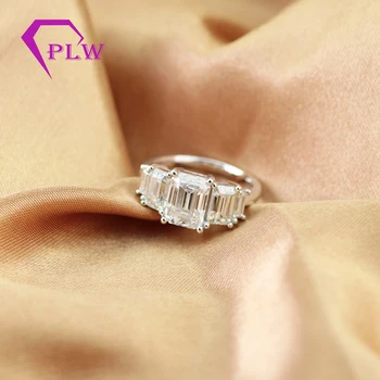 

Beautiful 18K White Gold 3 Stone Clear D Color White Emerlad Cut Moissanite Ring Lab Created Gemstone