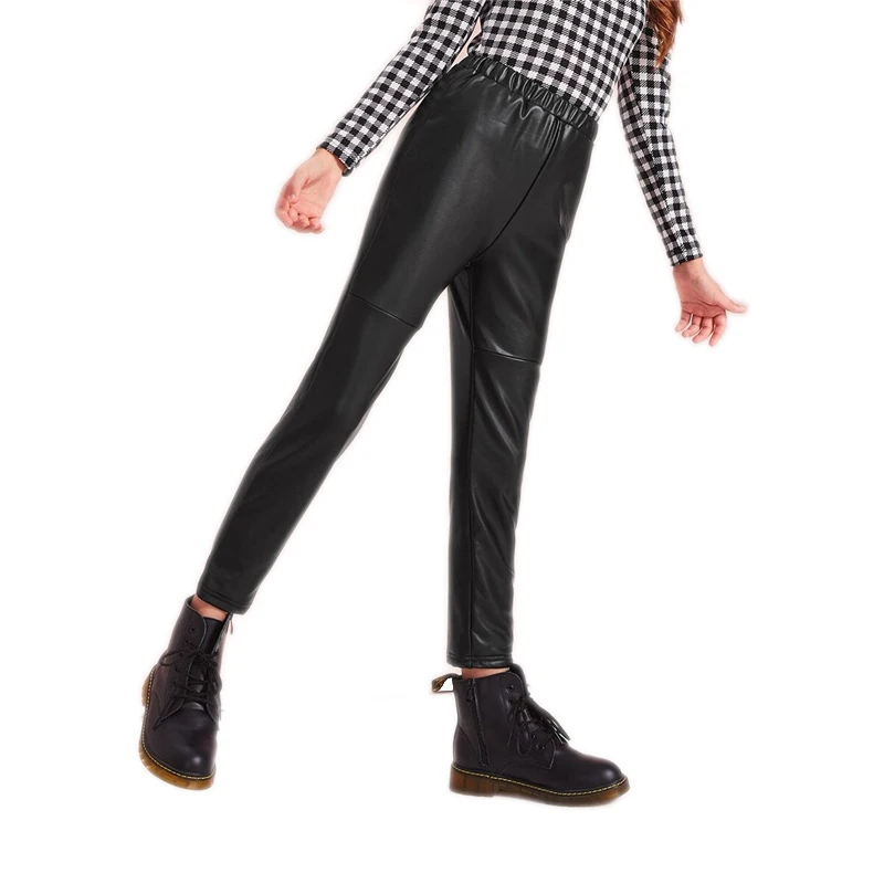 SHEIN Kiddie/черные однотонные повседневные кожаные штаны с эластичной резинкой на талии; детские штаны; осень г.; уличная одежда с высокой талией; укороченные брюки из искусственной кожи