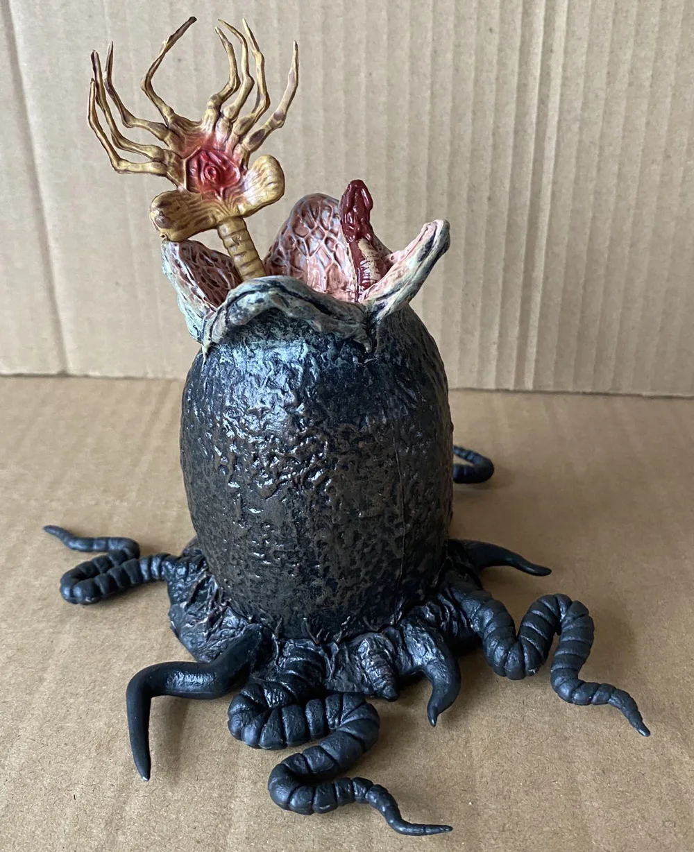 Neca Alien LV 426 cage free eggs 6 eggs and 3 facehuggers EUC