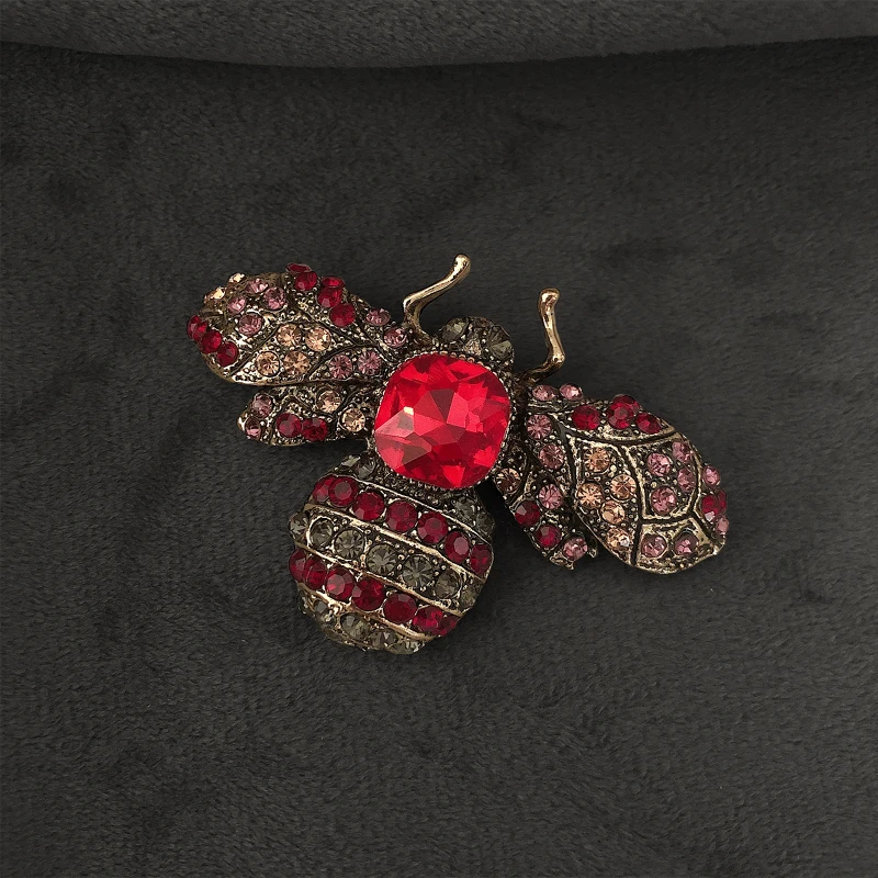 Morkopela Cute Big Rhinstone Bee Crystal Brooch Vintage Luxury Brooches for Women Banquet Costume Pins Jewelry Party Clothing bee crystal brooch bee brooch crystal brooch clothing brooch pin brooches art brooches enamel brooches metal brooches acrylic brooches animal brooch cartoon brooch fashion brooch set personalized brooches