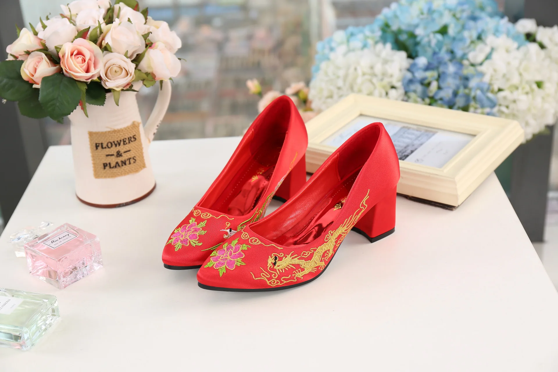 

Marriage Shoes Red Chinese Style Embroidery Embroidered Chunky-Heel Semi-high Heeled Bridal Shoes Wedding Shoes Red Shoes Cheong